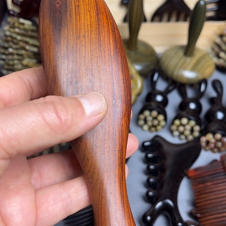 大叶紫檀（黑酸枝木类）红木插齿梳子