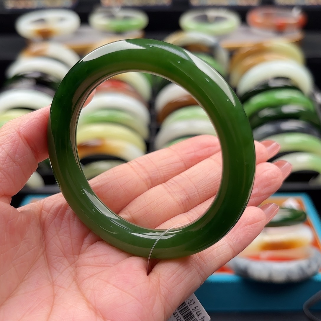 和田玉未镶嵌手镯肉底辣阳绿圆条 53同款52.5