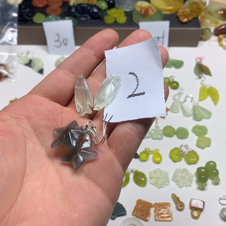 蛇纹石玉耳钉足银镀金镶嵌漠**国