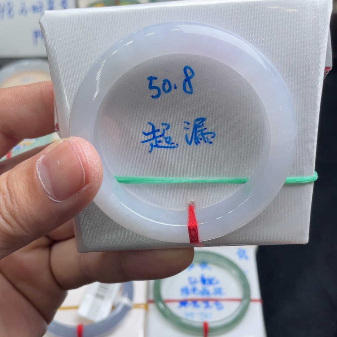 翡翠手镯未镶嵌翡翠手镯