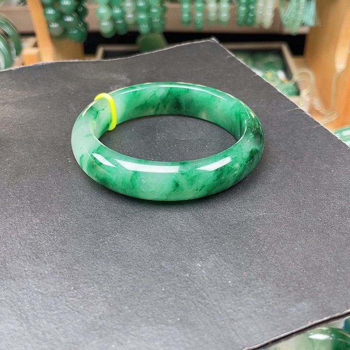 未镶嵌手镯石英质玉