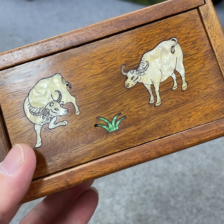 瓷片精致雕刻工艺