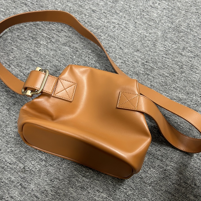 时尚磁吸小众设计手提包-B0003