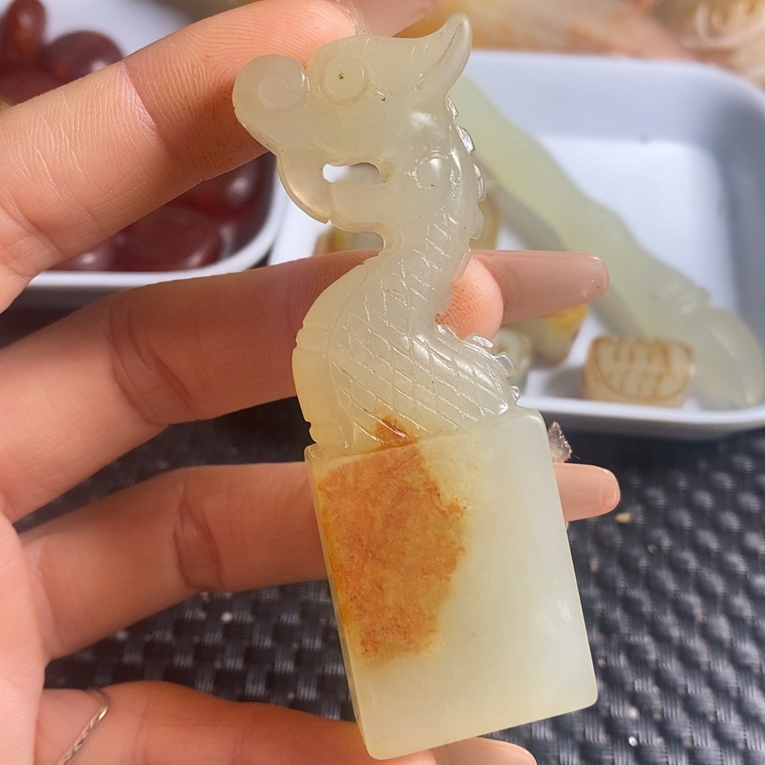 岫玉未镶嵌珠宝奇石