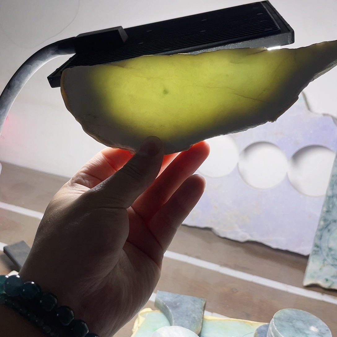 翡翠未镶嵌颈饰毛料19