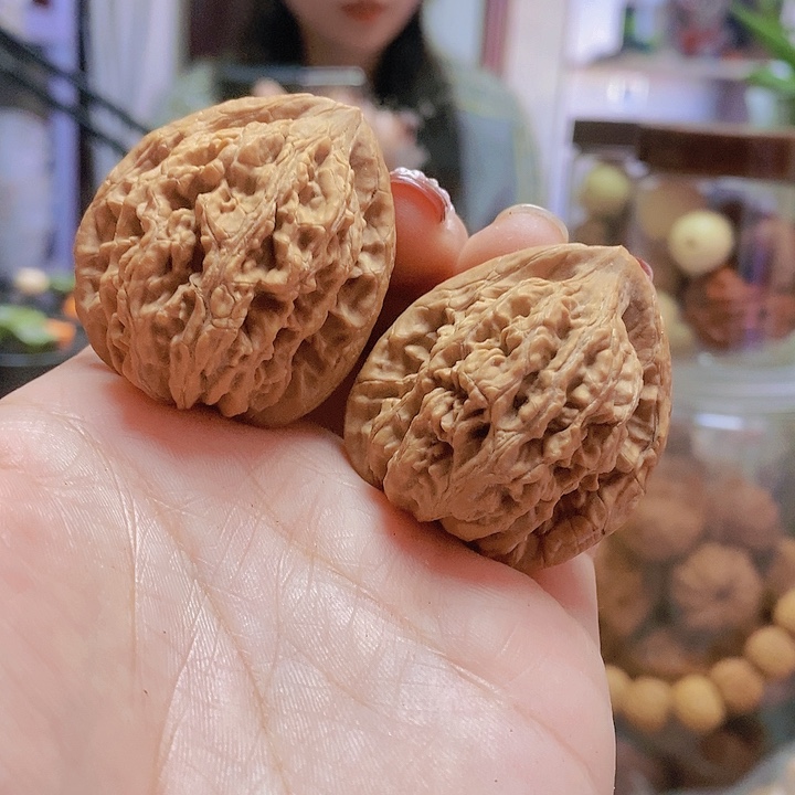 【闪购商品】文玩核桃把件36蜡皮望月