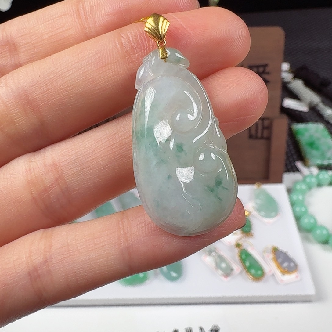 翡翠18K金镶嵌颈饰