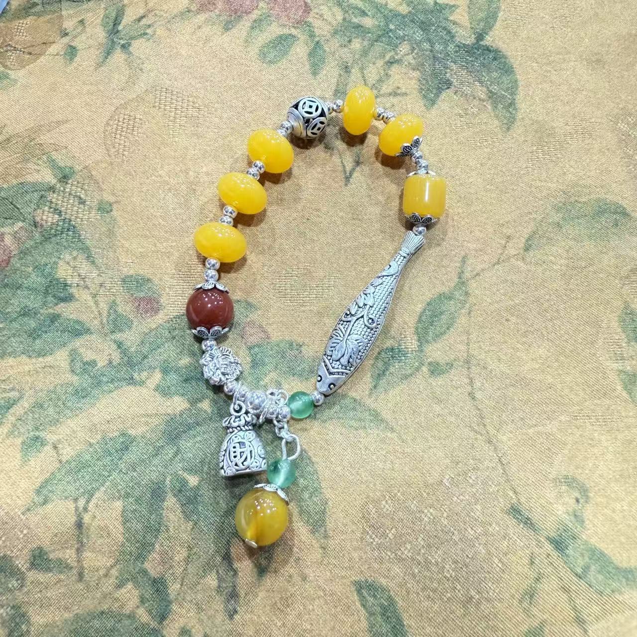 S1392-年年有余玛瑙算盘珠1.1*7+隔珠手串