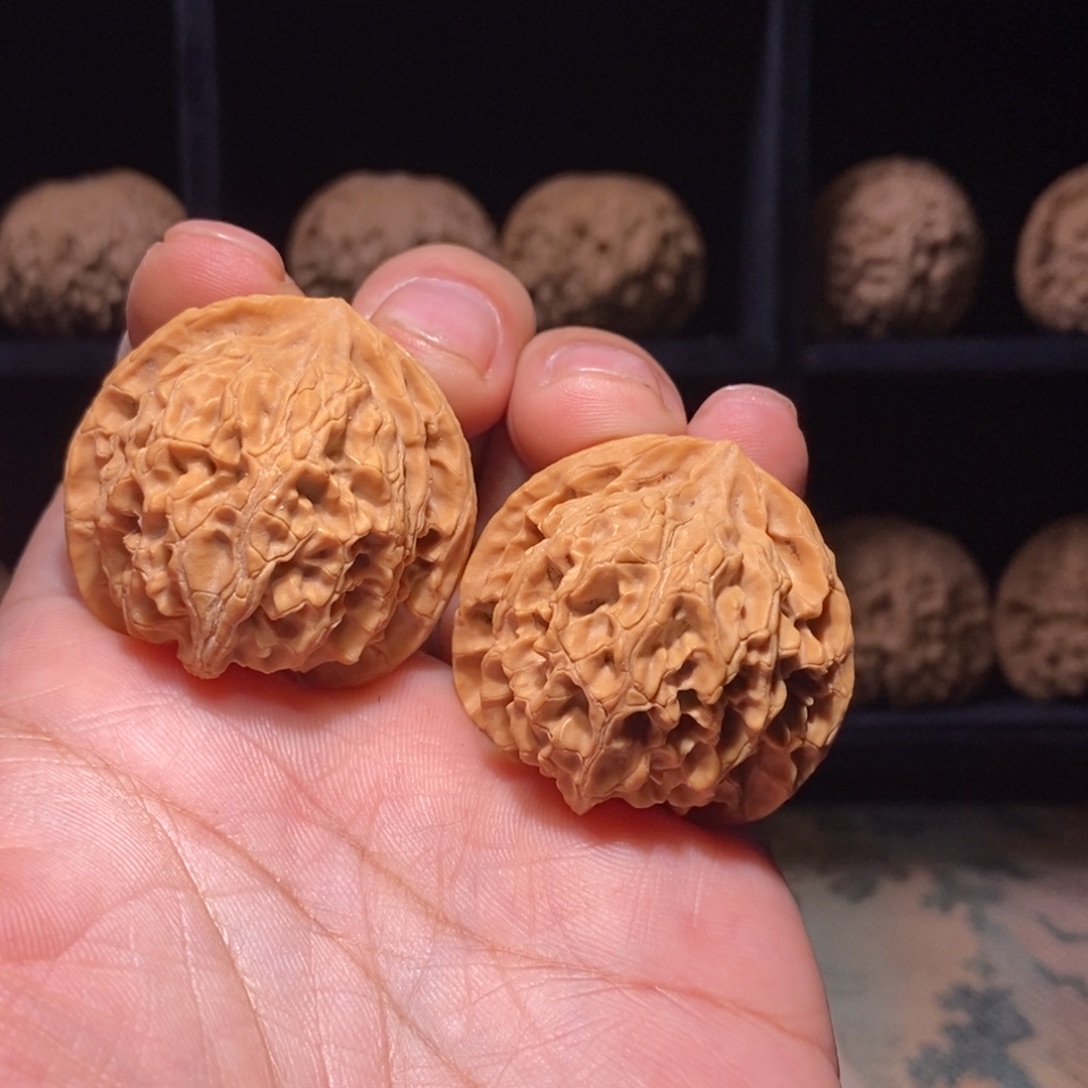 不***肉文玩核桃把件38全品苹果园