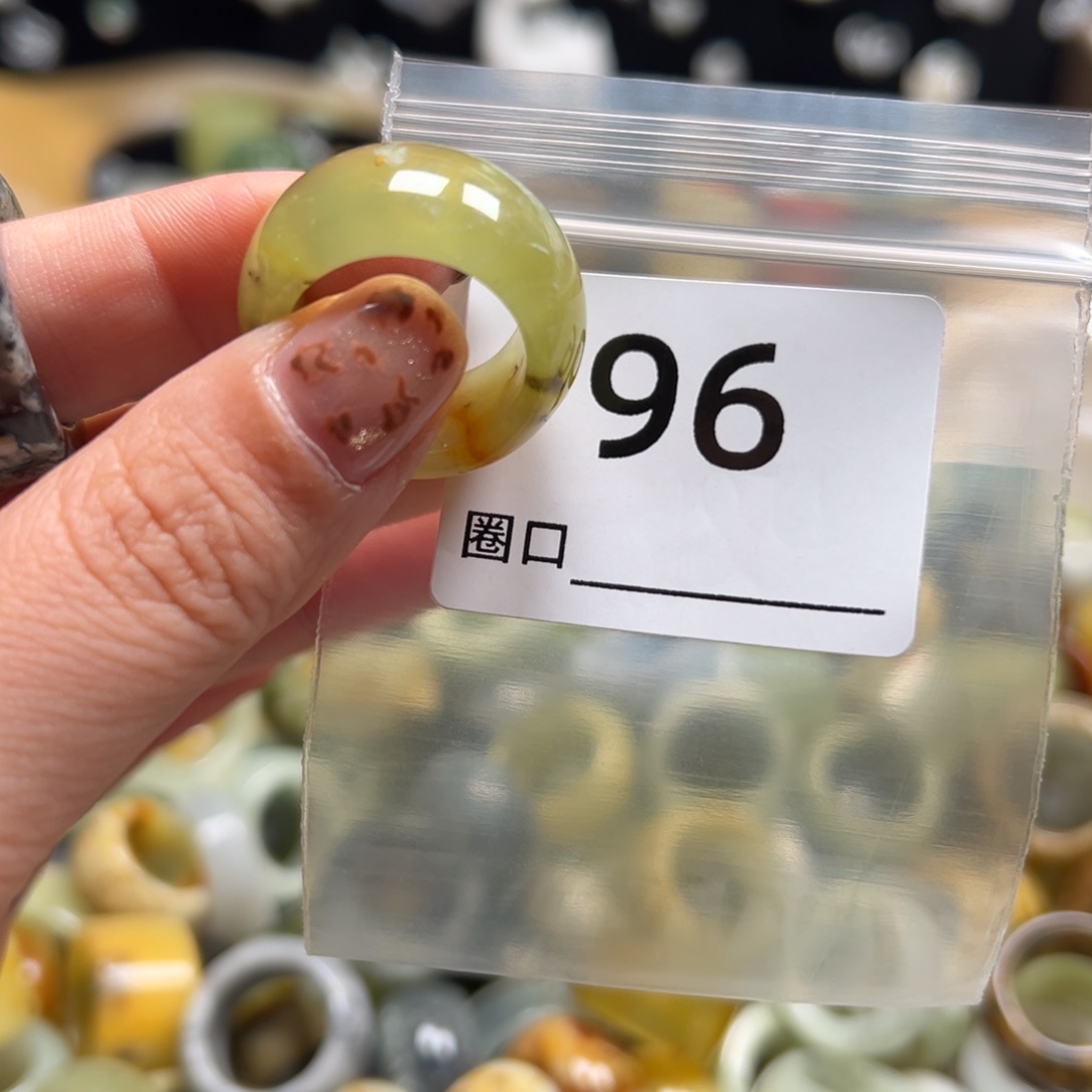 腊***五蛇纹石玉未镶嵌戒指