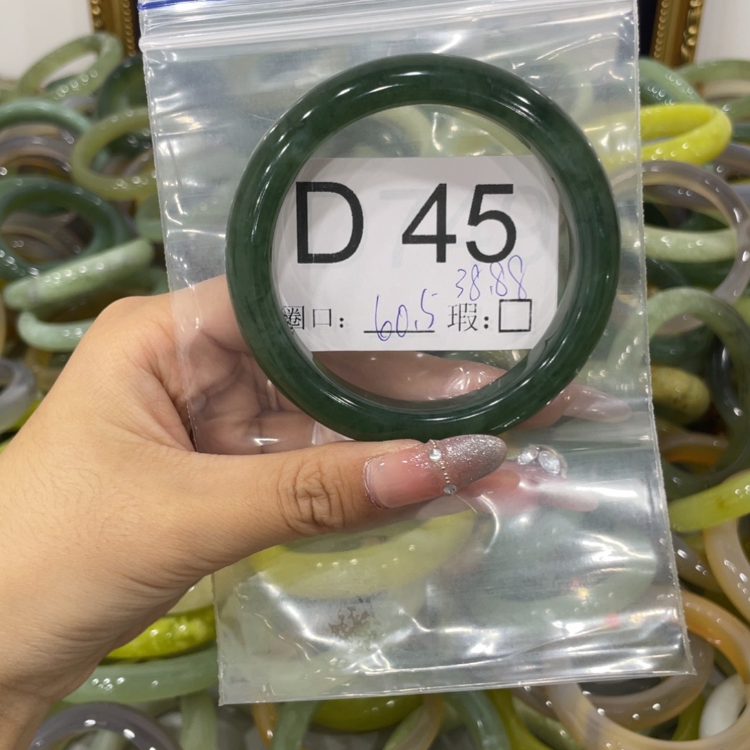 未镶嵌蛇纹石玉颈饰汤*○