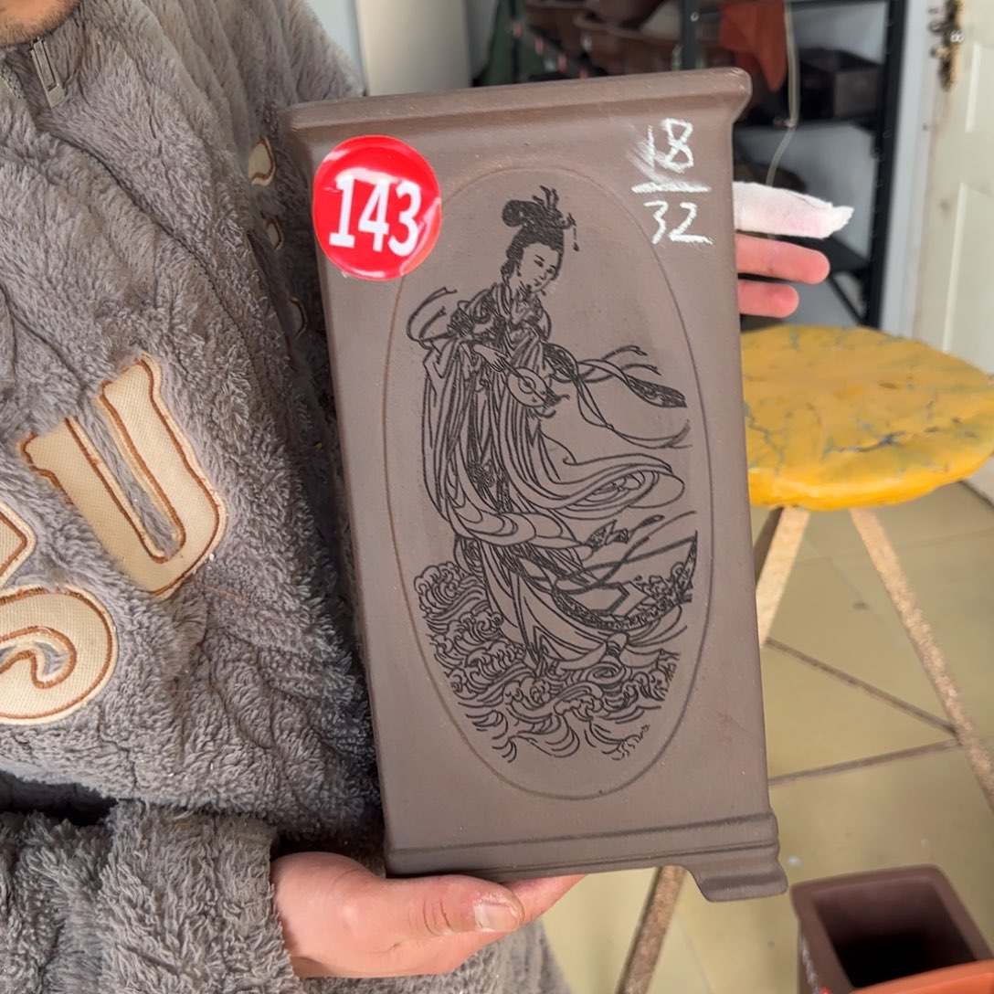 紫砂花盆呜呜呜呜