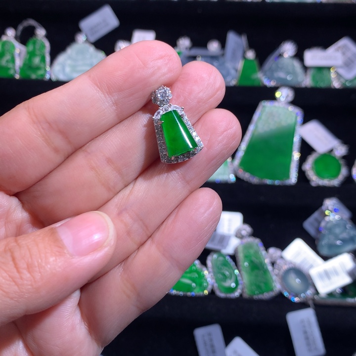 【闪购商品】颈饰银S925镶嵌翡翠