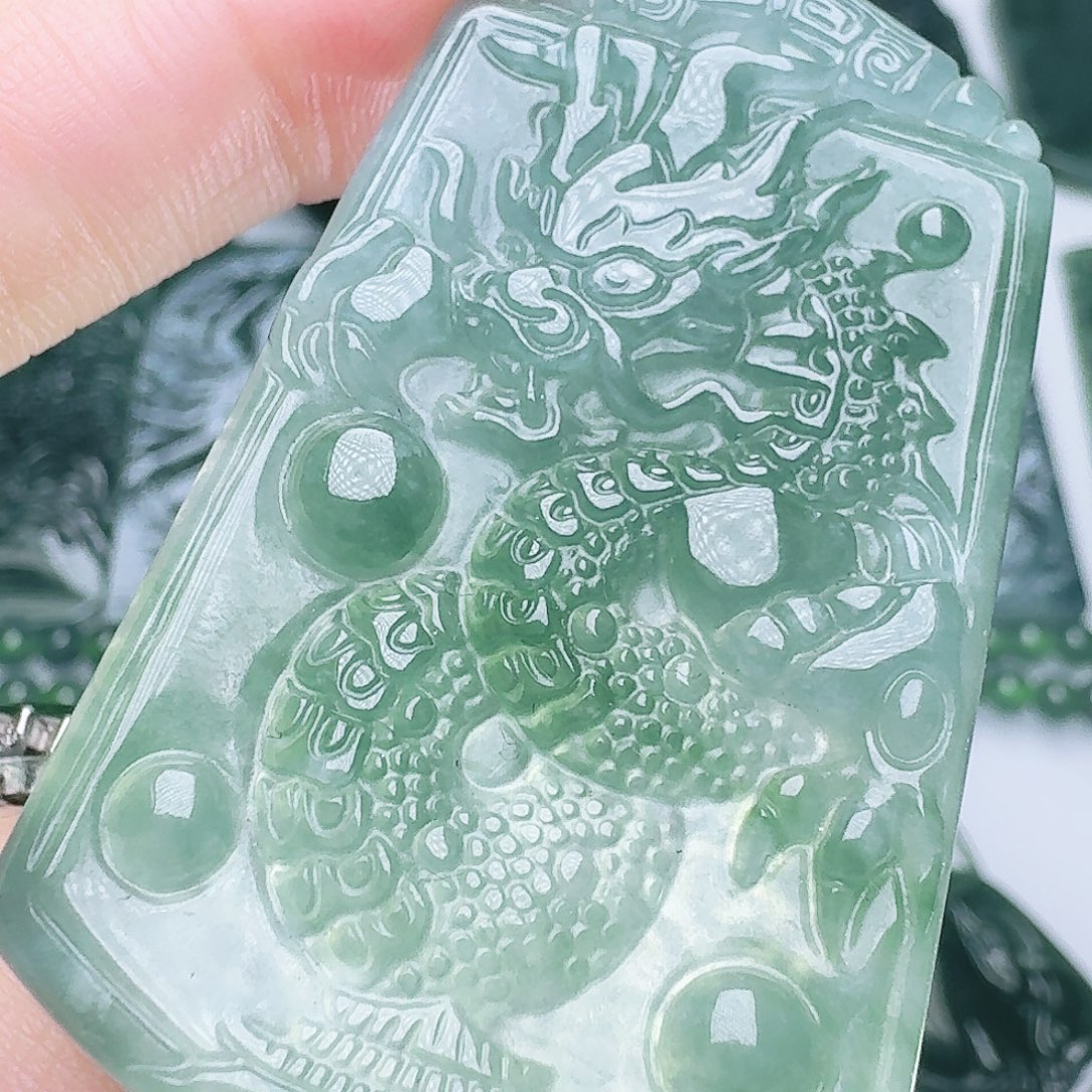 翡翠未镶嵌颈饰天然的A货翡翠多样性发其一 