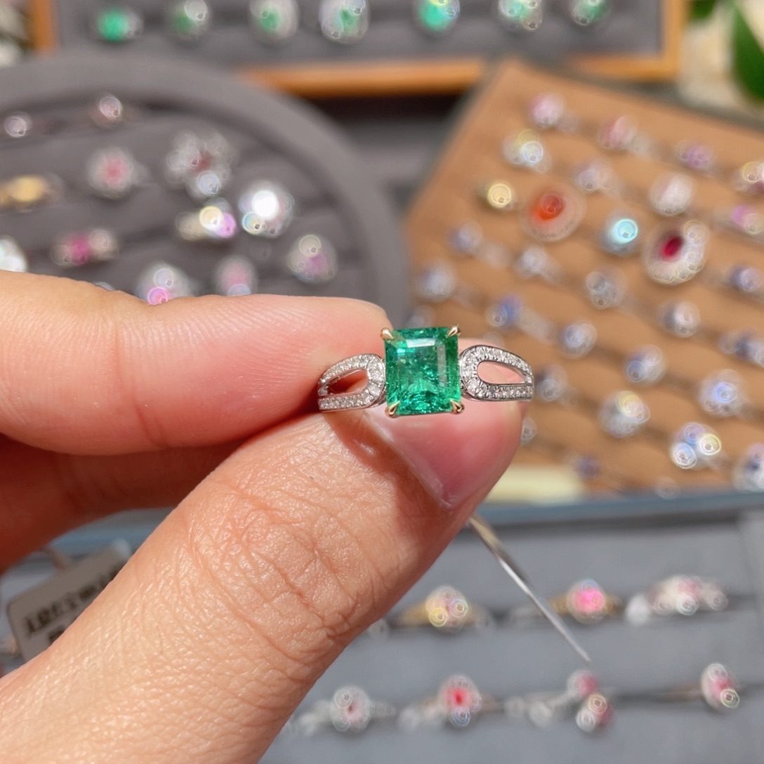 祖母绿戒指18K金镶嵌1.68ct