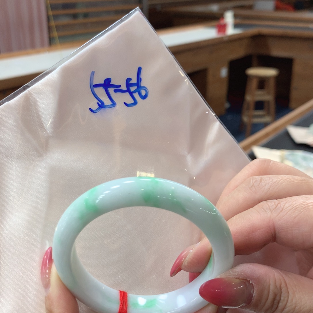 翡翠未镶嵌手镯48小时鉴赏