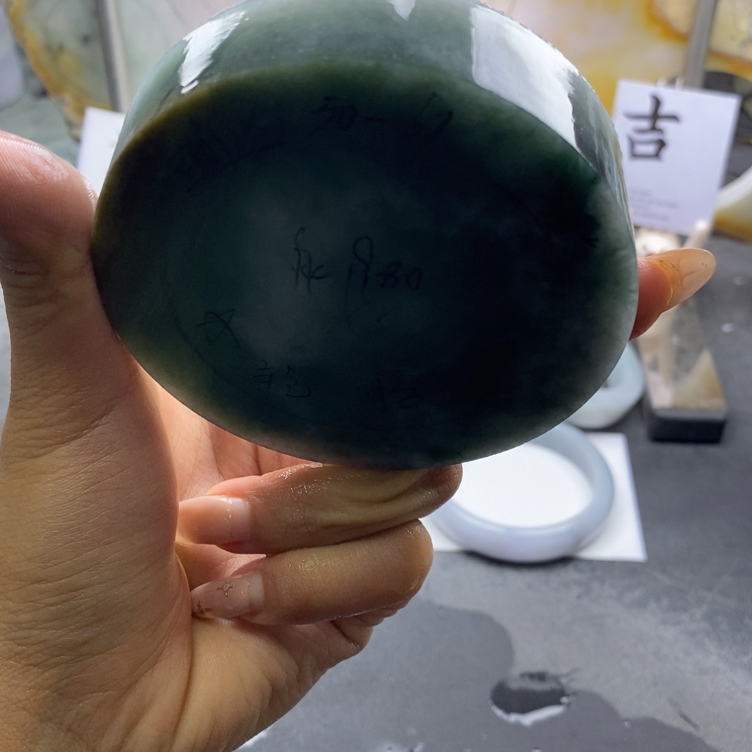 定制翡翠未镶嵌翡翠手镯