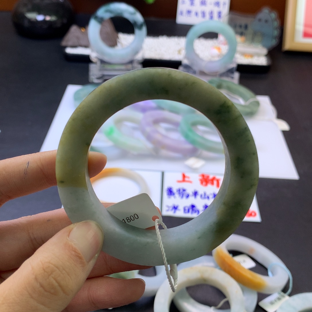 定制翡翠手镯未镶嵌不****