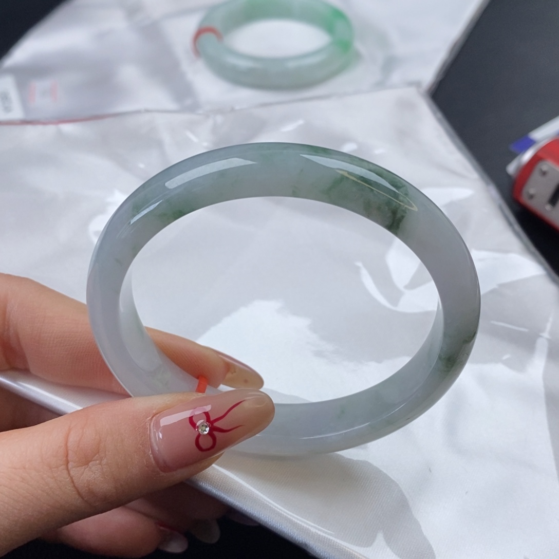 翡翠手镯（圆镯）未镶嵌58贵妃