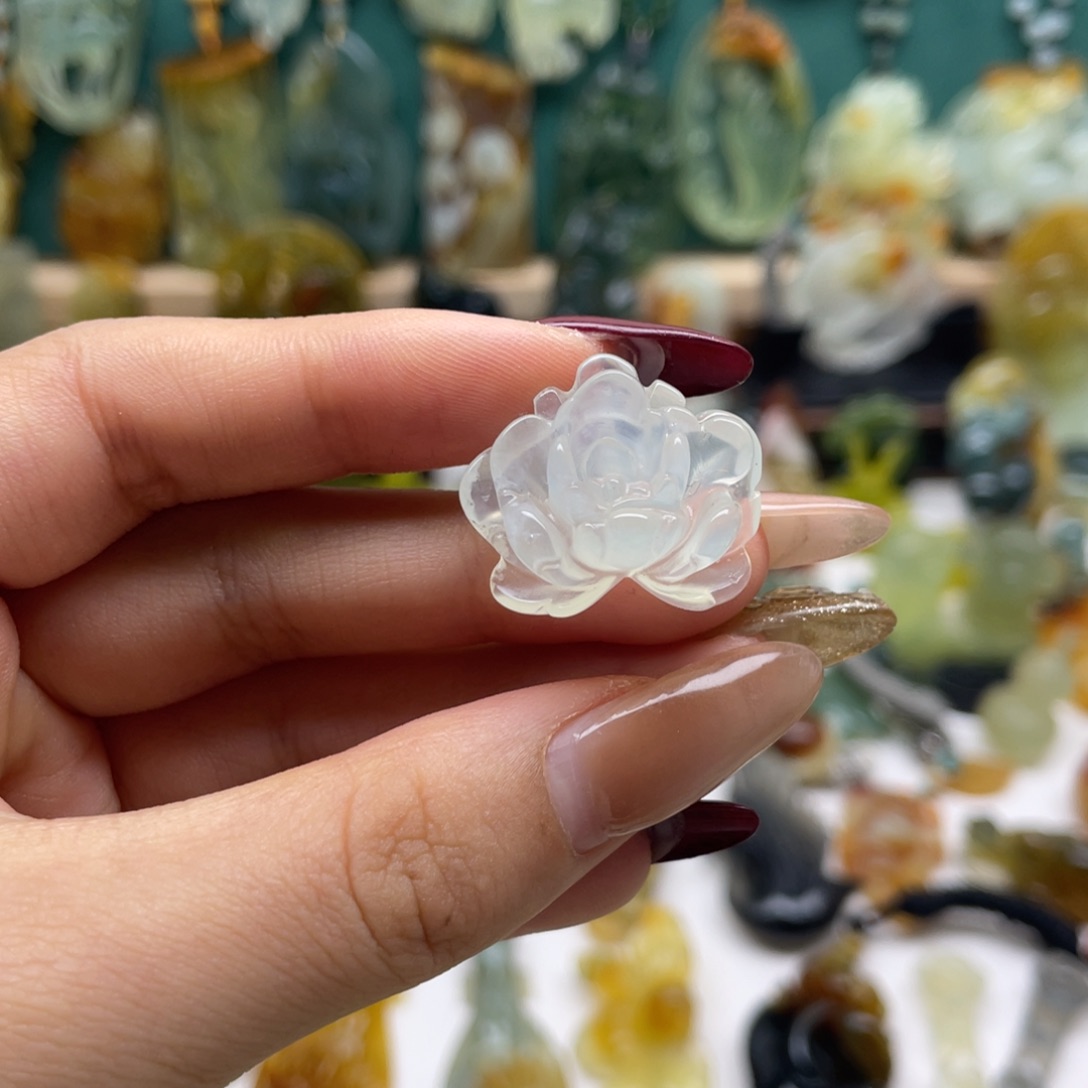 蛇纹石玉颈饰合金