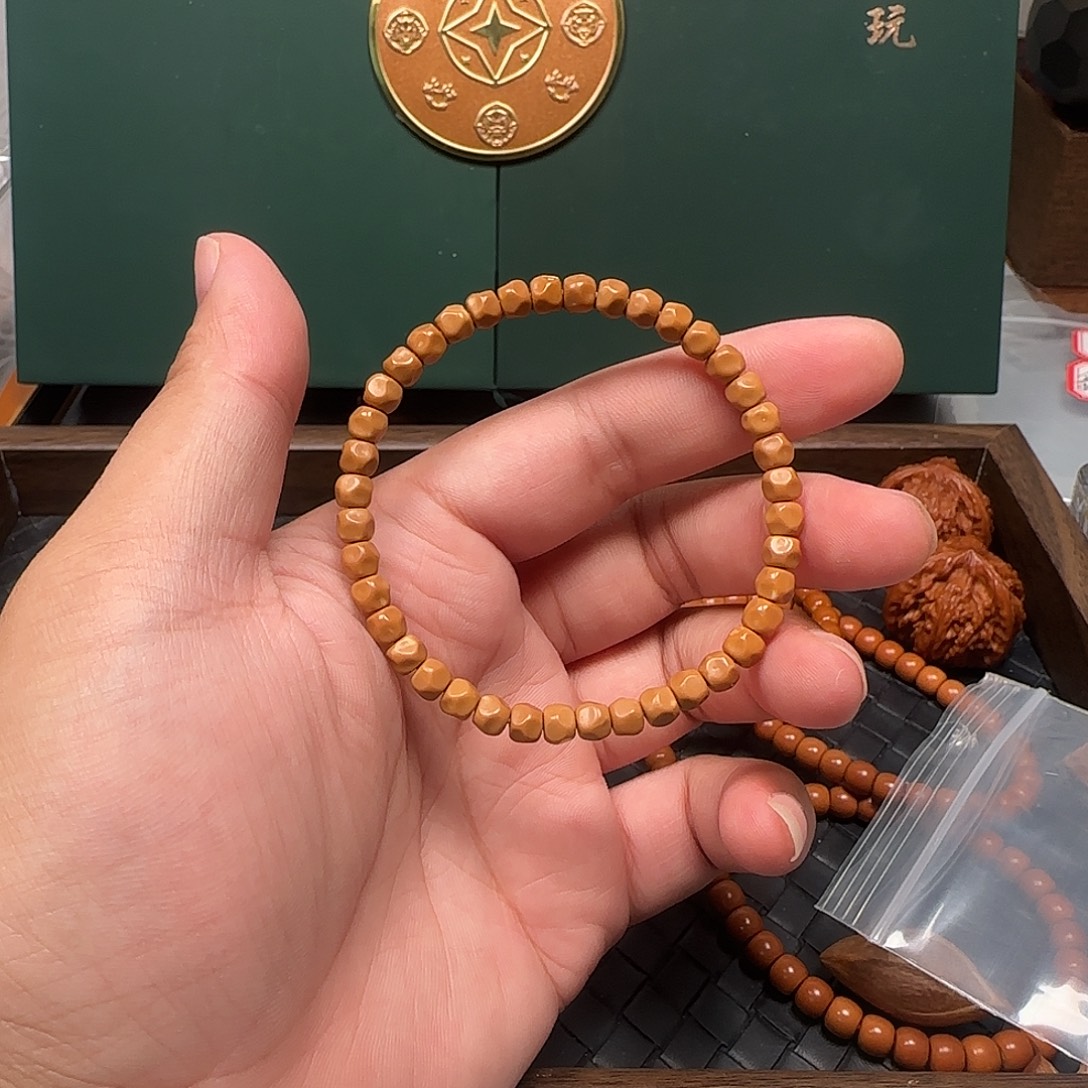手串/手链橄榄核5.8mm老挝核尖无相单圈