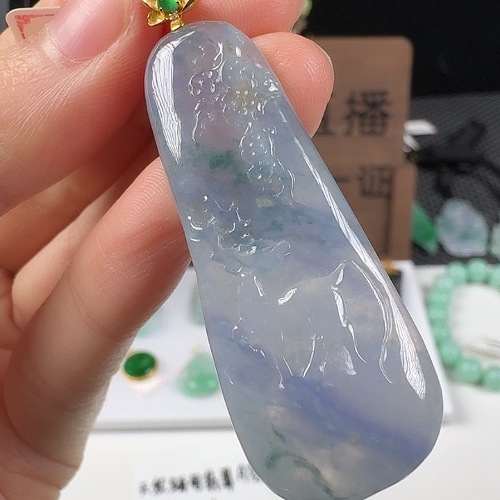 翡翠18K金镶嵌颈饰