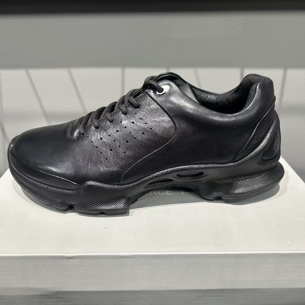 极简风休闲健步鞋百搭皮革拼接时尚休闲鞋夏季耐磨