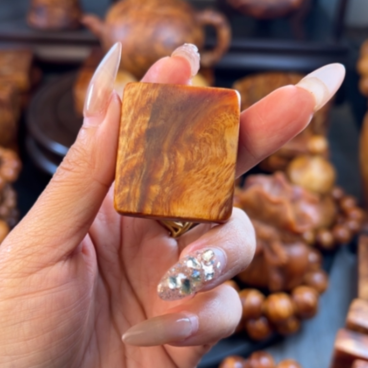 【闪购商品】松木（琥珀木）把件