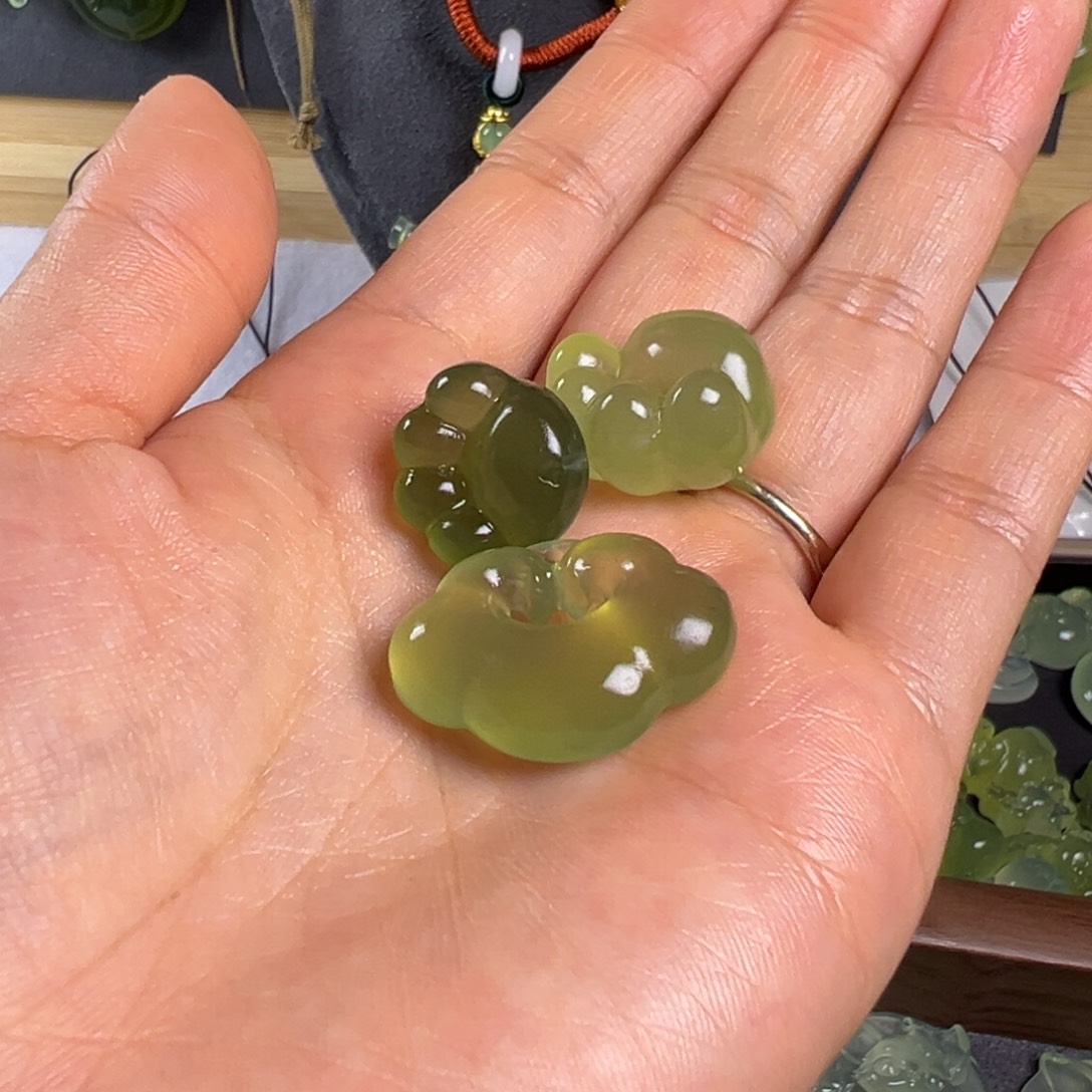 C***n蛇纹石玉未镶嵌颈饰