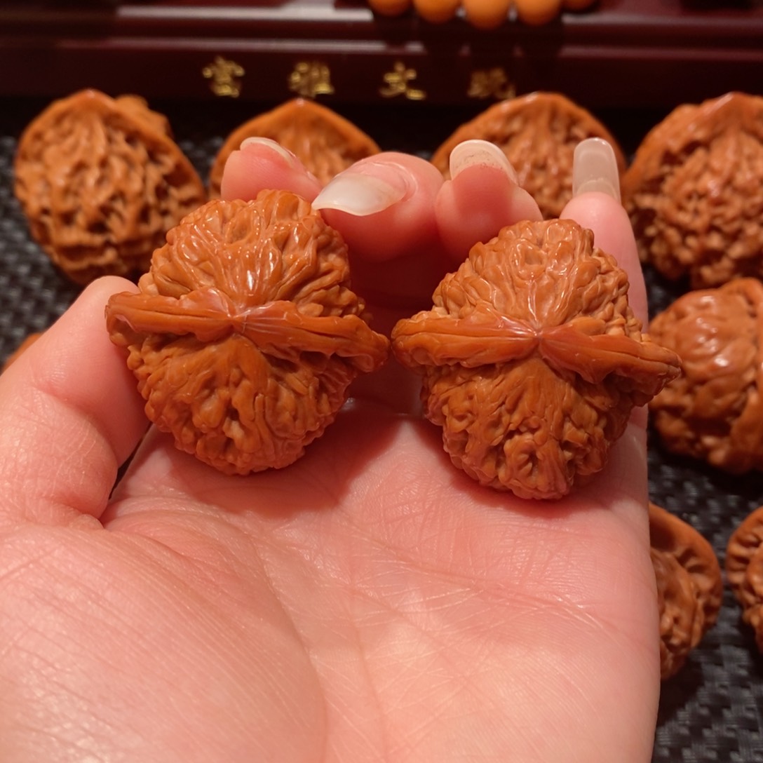 文玩核桃把件白狮子