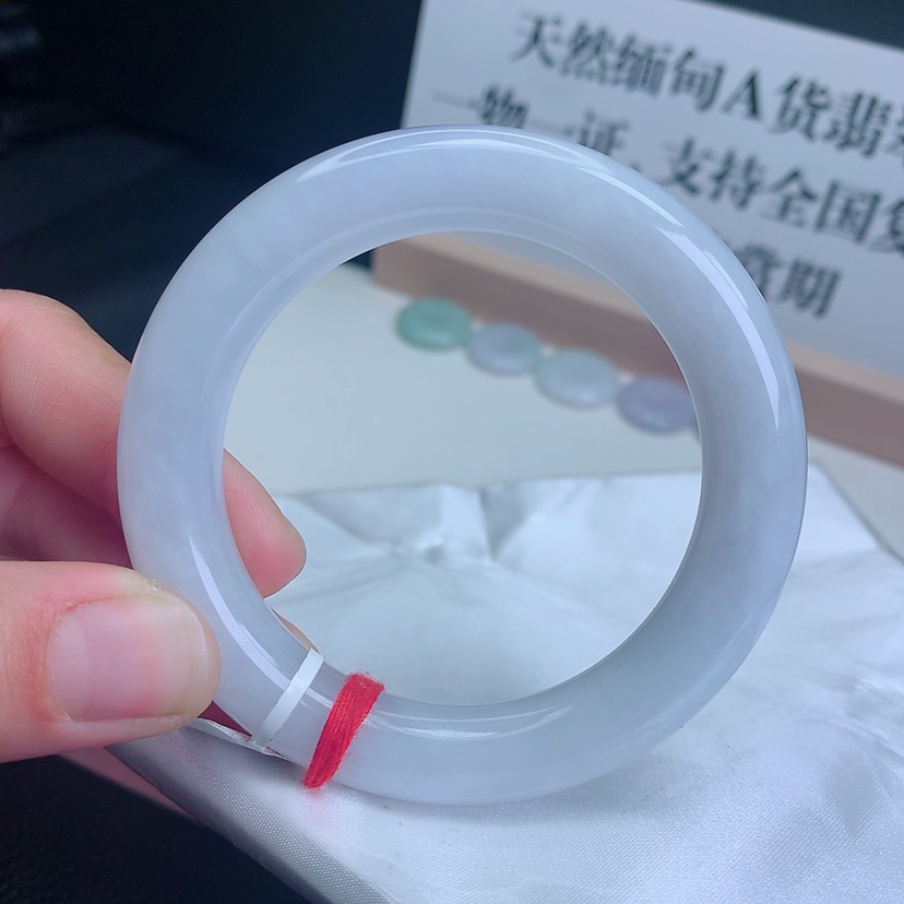 55圈牛奶底圆条翡翠手镯女款白色