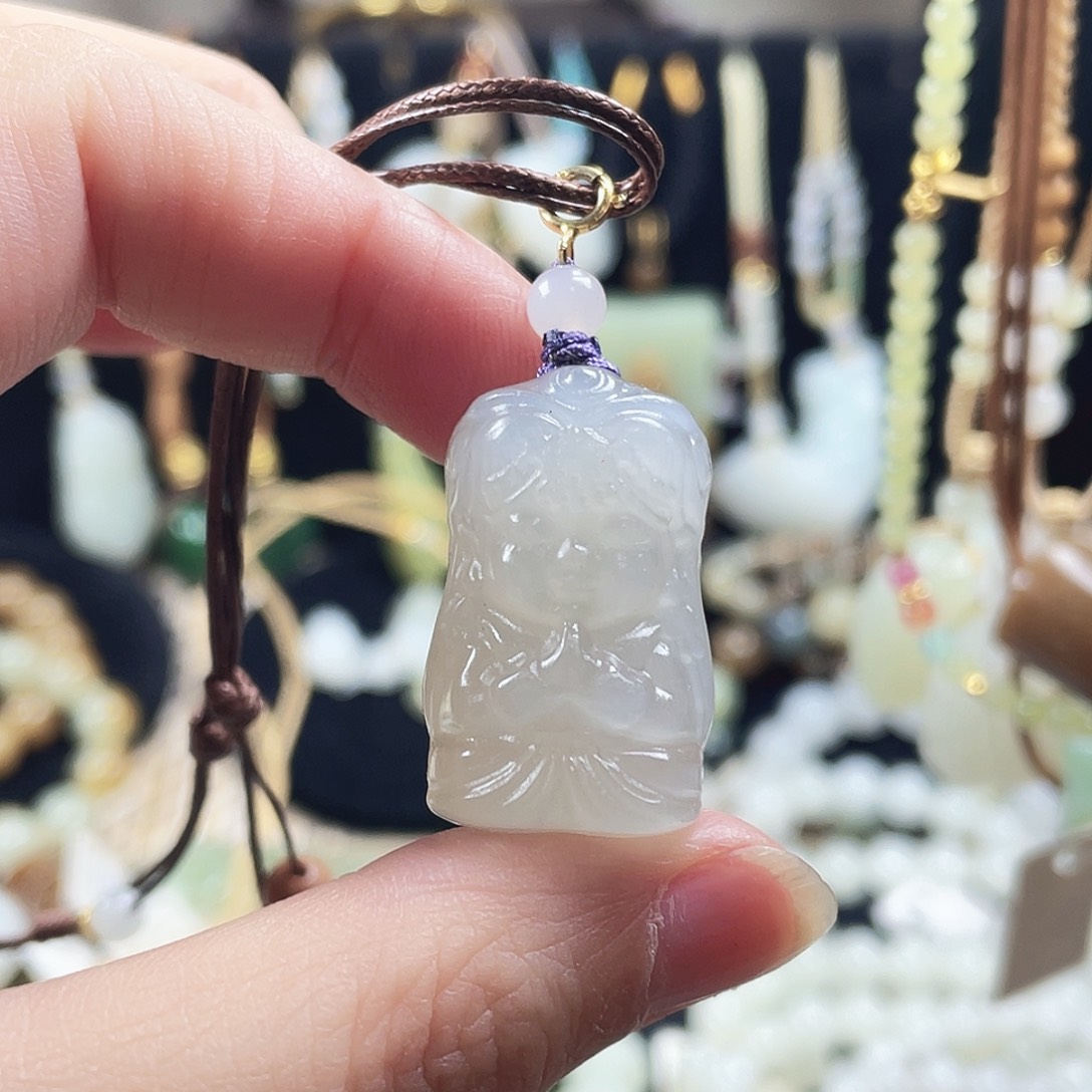 ****1和田玉未镶嵌颈饰