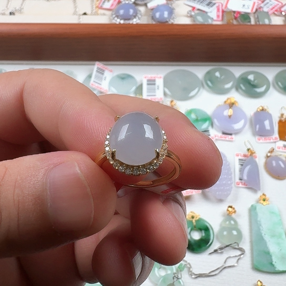 颈饰未镶嵌翡翠戒指