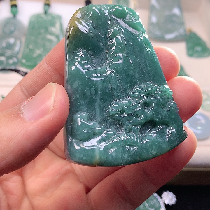 翡翠颈饰未镶嵌翡翠