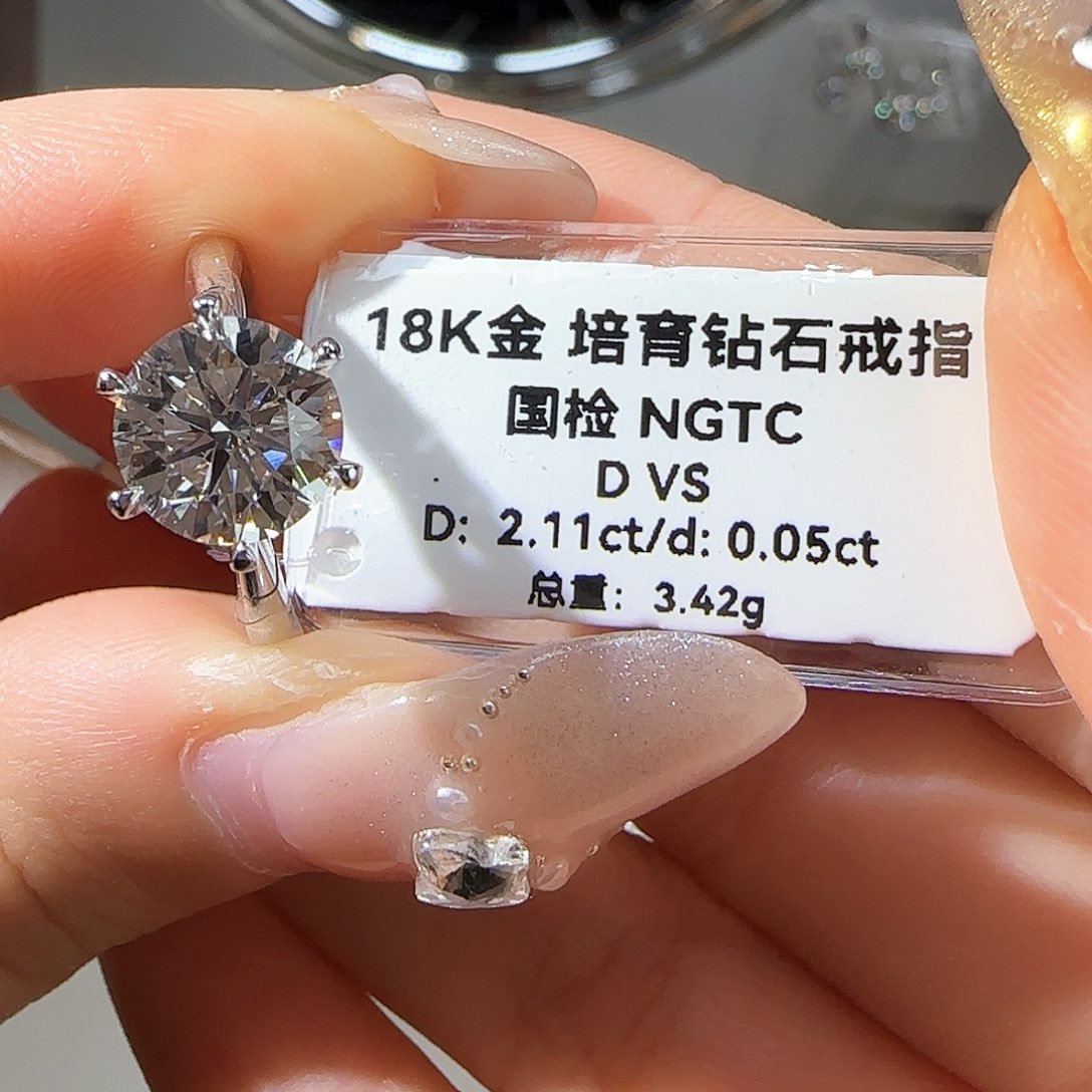 实验室培育钻石18K金镶嵌略***略2.12卡围脖六爪 12