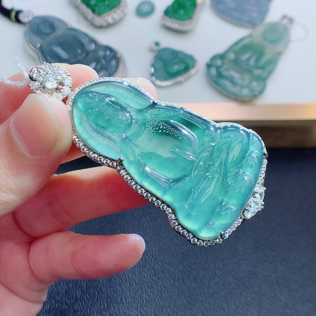 翡翠颈饰未镶嵌翡翠