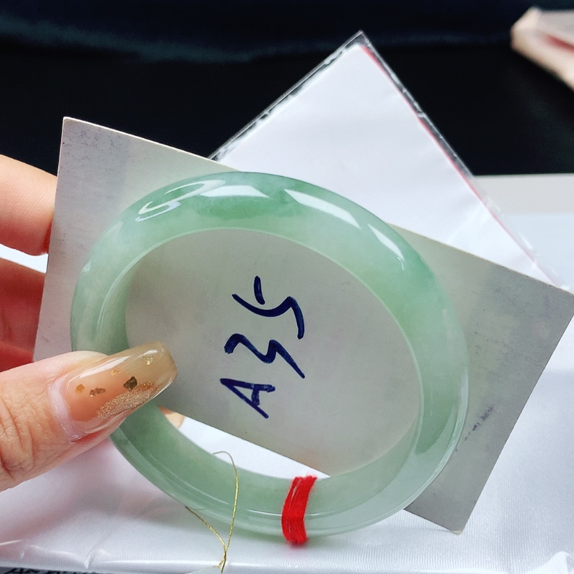 【闪购商品】翡翠手镯未镶嵌 正圈56+