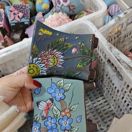 当场拍满15元发货不凑不发，花盆盆口不方不圆有针孔黑点是正常的，