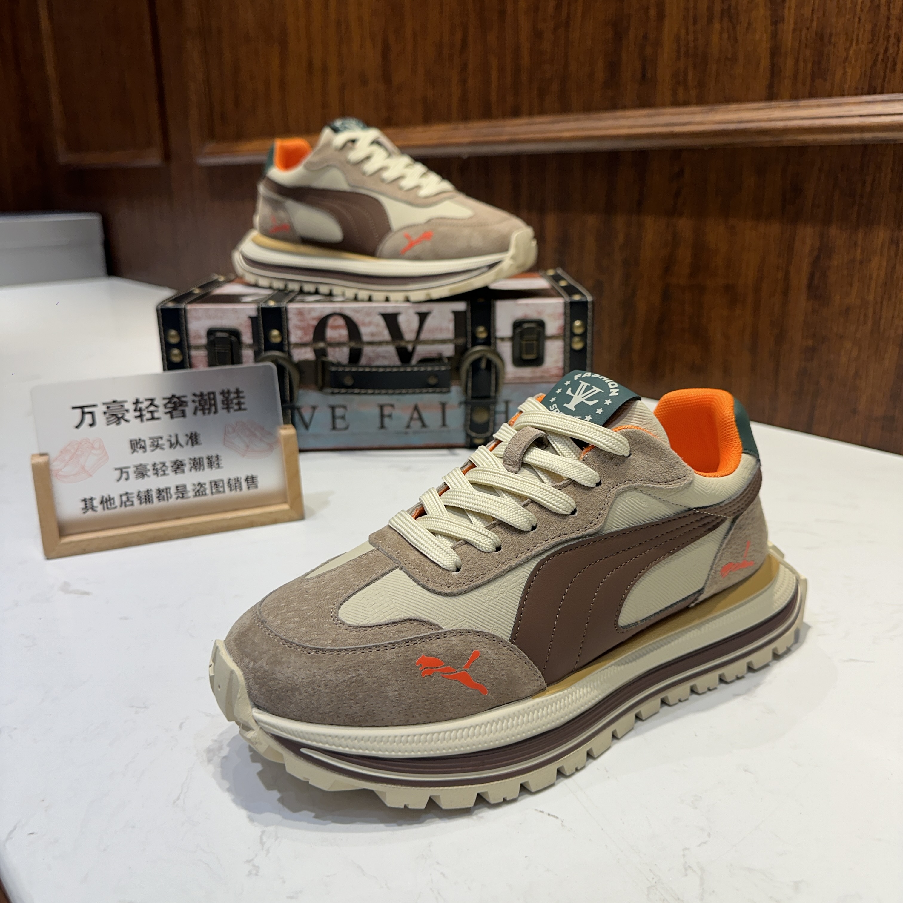 2025轻奢广州秋季中跟厚底拼色舒适胶粘时尚休闲鞋透气阿甘鞋增高