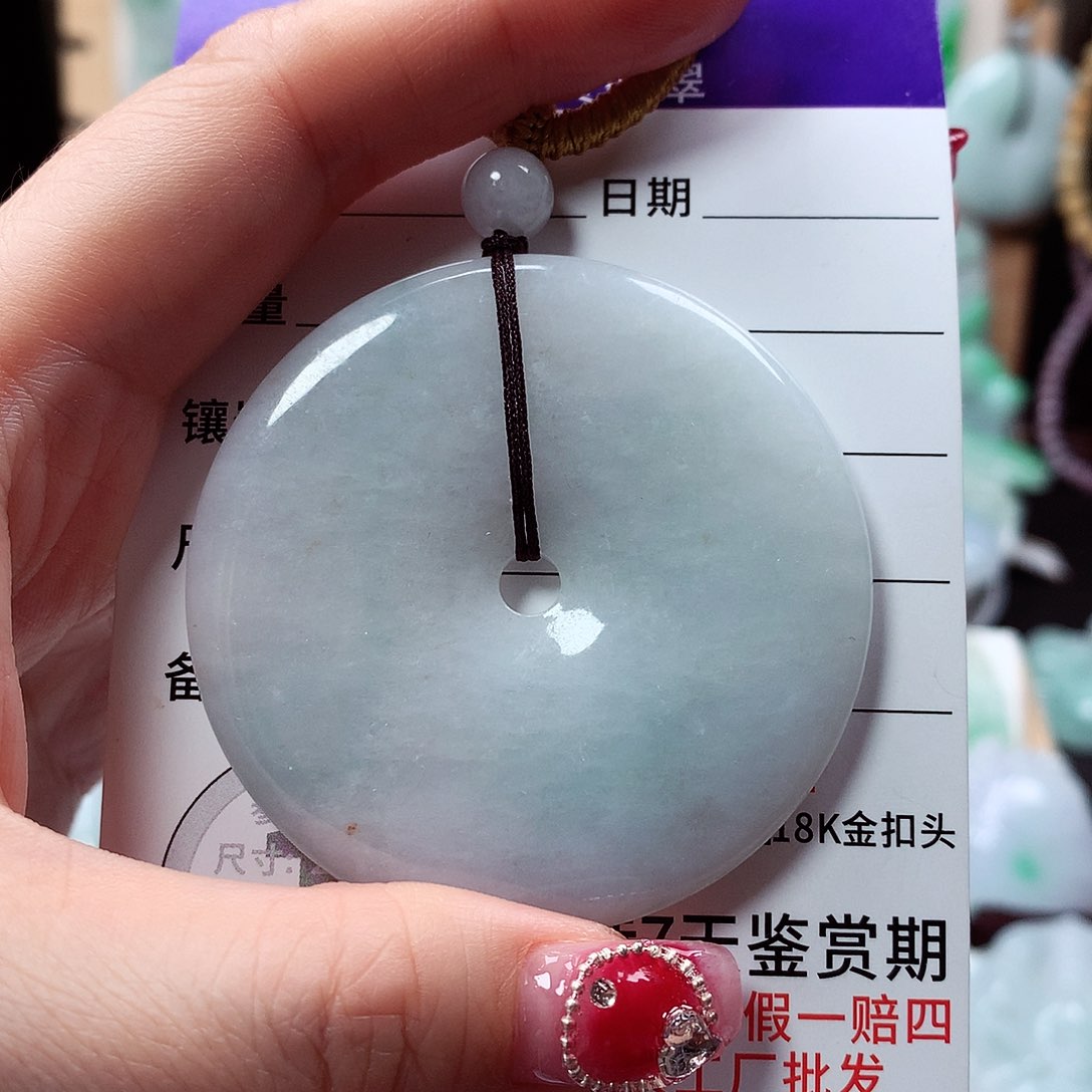 翡翠颈饰未镶嵌平安扣，微瑕介意勿拍