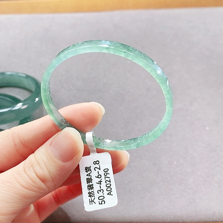 翡翠未镶嵌手镯（圆镯）