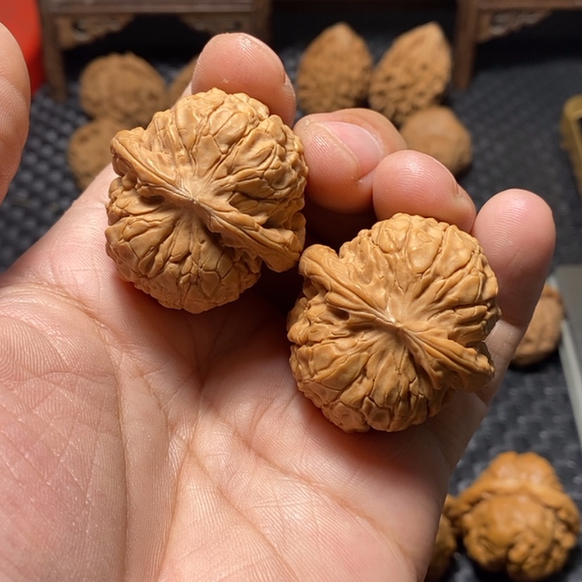 【闪购商品】文玩核桃吊坠38尺，修尖，甲骨文