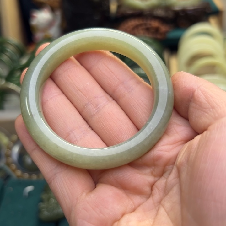 和田玉手镯未镶嵌51.4圈围5771