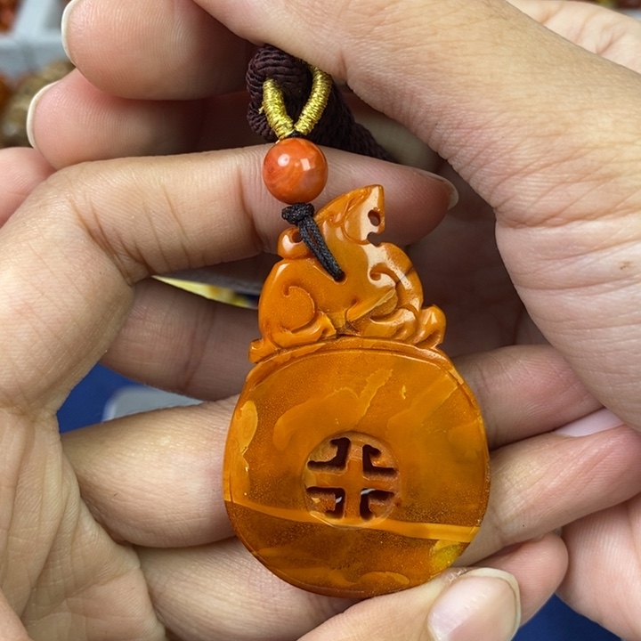 琥珀珠宝奇石未镶嵌