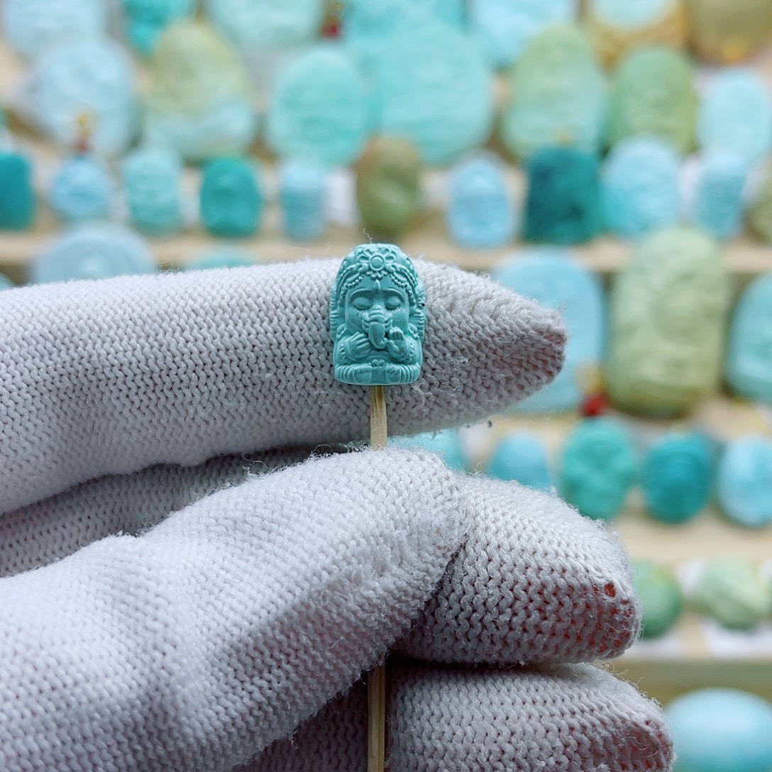 绿松石未镶嵌珠宝奇石