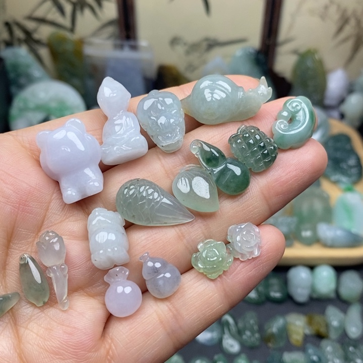 翡翠未镶嵌颈饰配饰一个