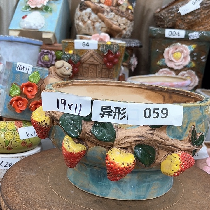 红陶粗陶多肉花盆中