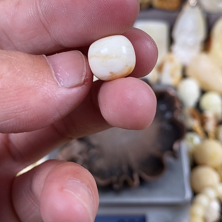 琥珀裸石未镶嵌我