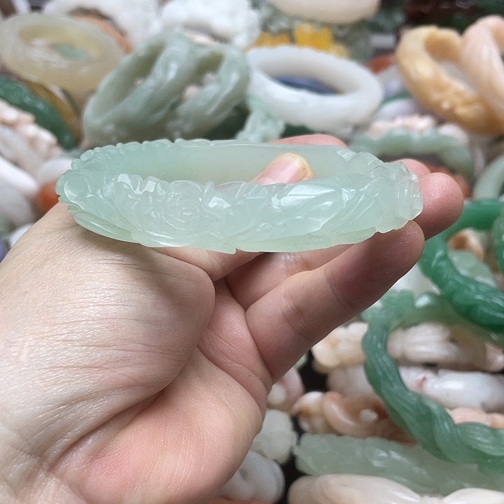 未镶嵌手镯石英岩玉