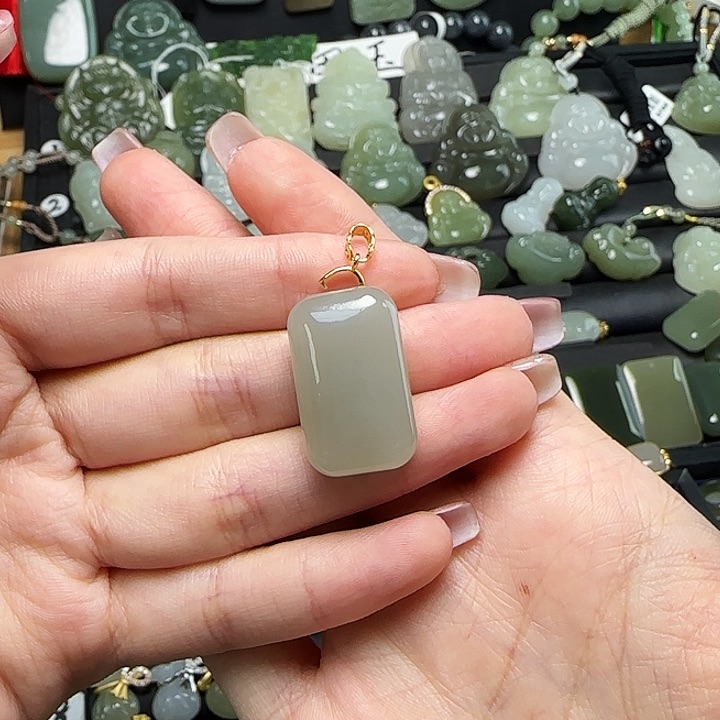 颈饰银S925镶嵌和田玉小***?